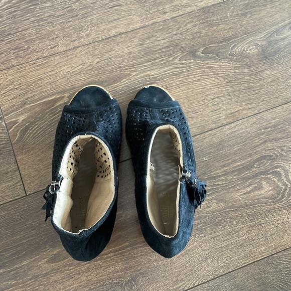 Catherine Malandrino heel booties for sale. Shipping price varies. - Picture 3 of 4